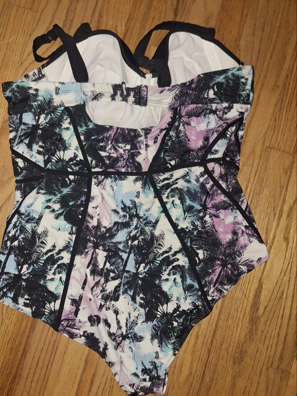 Torrid 4 D/DD Swimsuit Slim Fit One Piece Underwire Palm Plus Size - Picture 4 of 7